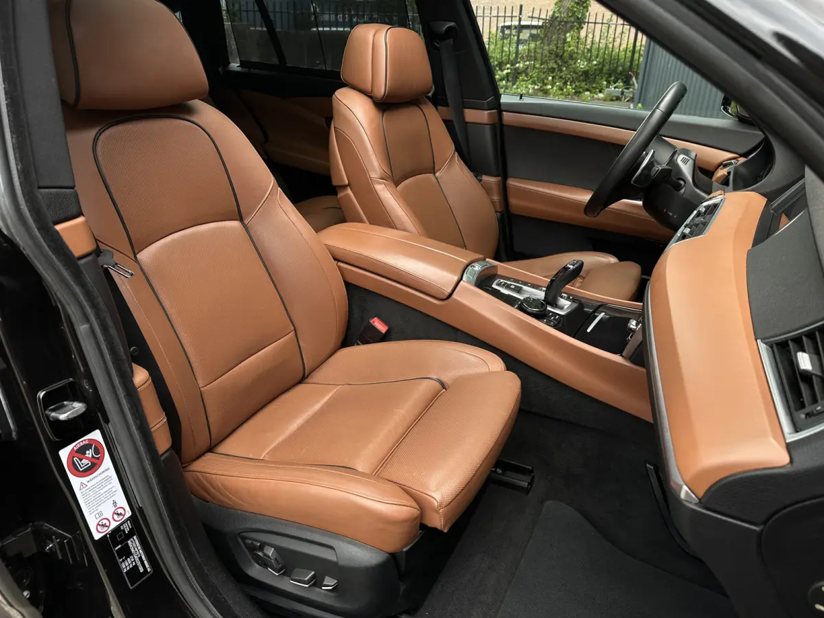 550xi V8 M Sport 449 pk NAP, Panoramdak, Trekhaak, Massage