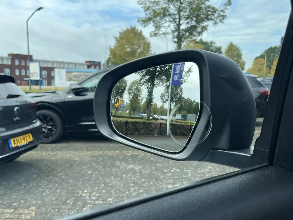 1.4 Boosterjet Smart Hybrid Style | €2.000,- voordeel | Uit voorraad leverbaar | 0886 | Pano | Adapt. Cruise | Camera | Dodehoek | Rijstrook | Stoelverwarming | etc. etc.