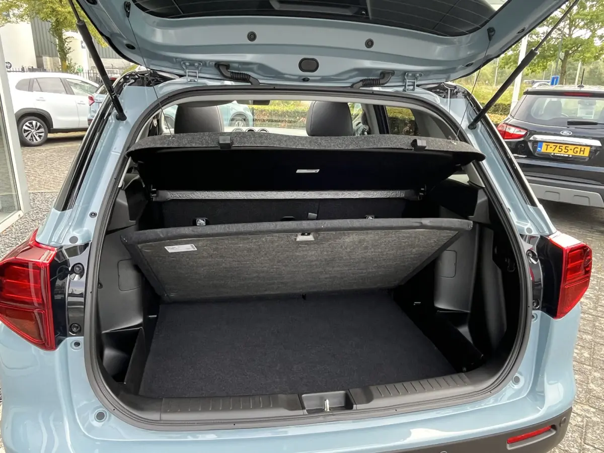 1.4 Boosterjet Smart Hybrid Style | €2.000,- voordeel | Uit voorraad leverbaar | 0886 | Pano | Adapt. Cruise | Camera | Dodehoek | Rijstrook | Stoelverwarming | etc. etc.