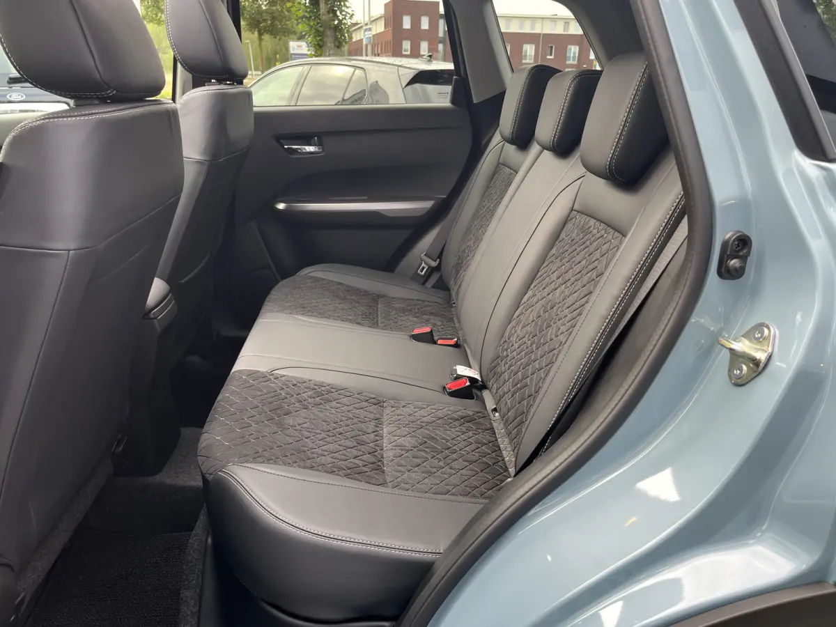 1.4 Boosterjet Smart Hybrid Style | €2.000,- voordeel | Uit voorraad leverbaar | 0886 | Pano | Adapt. Cruise | Camera | Dodehoek | Rijstrook | Stoelverwarming | etc. etc.