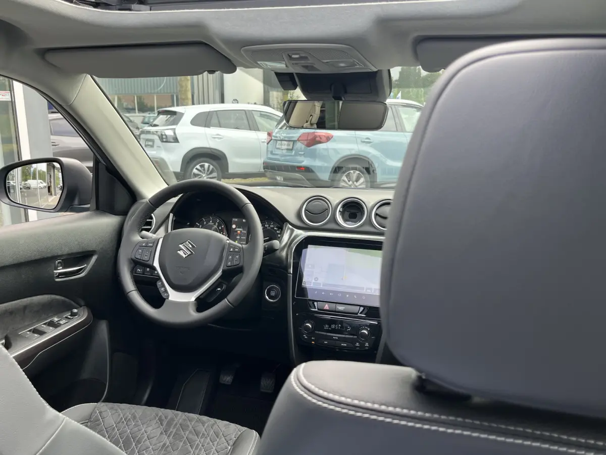 1.4 Boosterjet Smart Hybrid Style | €2.000,- voordeel | Uit voorraad leverbaar | 0886 | Pano | Adapt. Cruise | Camera | Dodehoek | Rijstrook | Stoelverwarming | etc. etc.