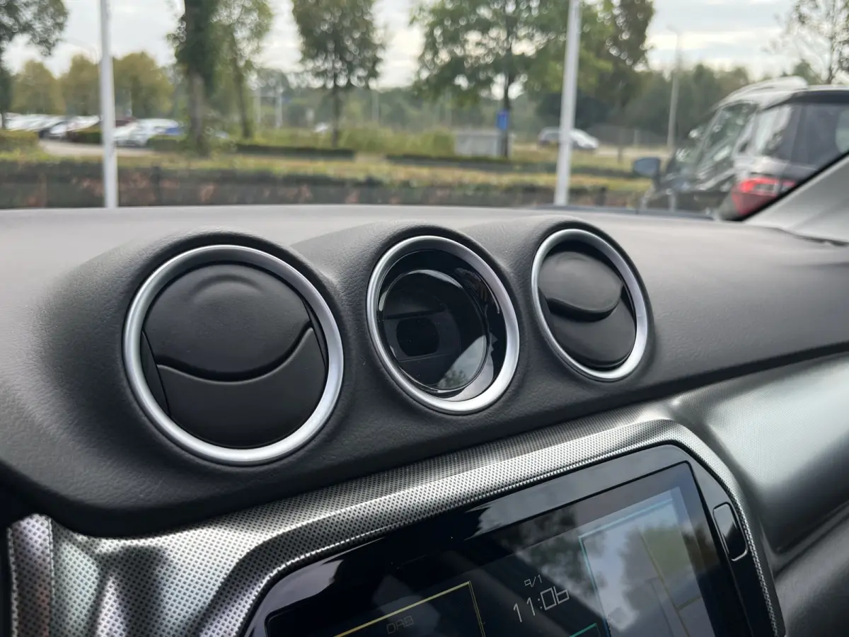 1.4 Boosterjet Smart Hybrid Style | €2.000,- voordeel | Uit voorraad leverbaar | 0886 | Pano | Adapt. Cruise | Camera | Dodehoek | Rijstrook | Stoelverwarming | etc. etc.