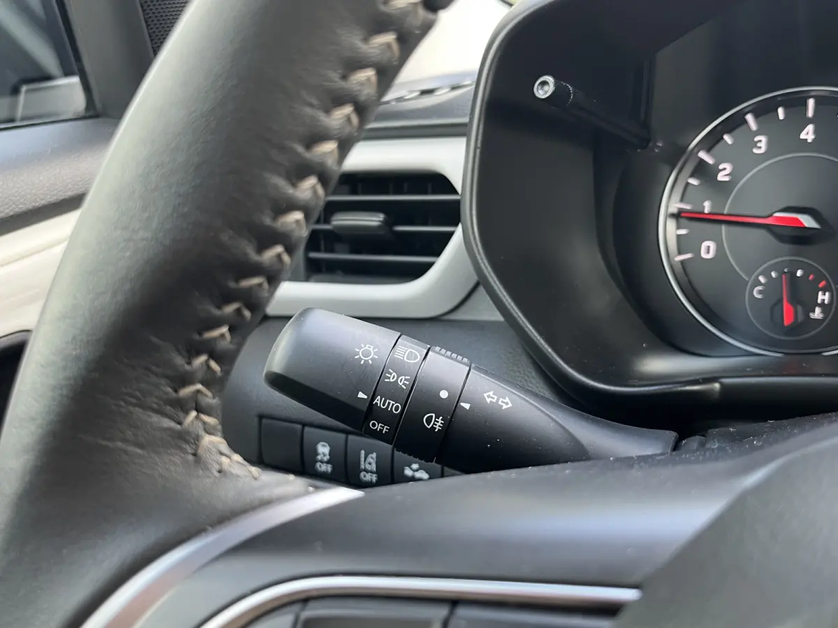 1.2 Smart Hybrid Select CVT Automaat | Meerdere kleuren beschikbaar | €2.200,- voordeel | Adapt. Cruise | Camera | Stoelverwarming | 16'' | Dodehoek | Carplay/Android Auto | Smart Entry |