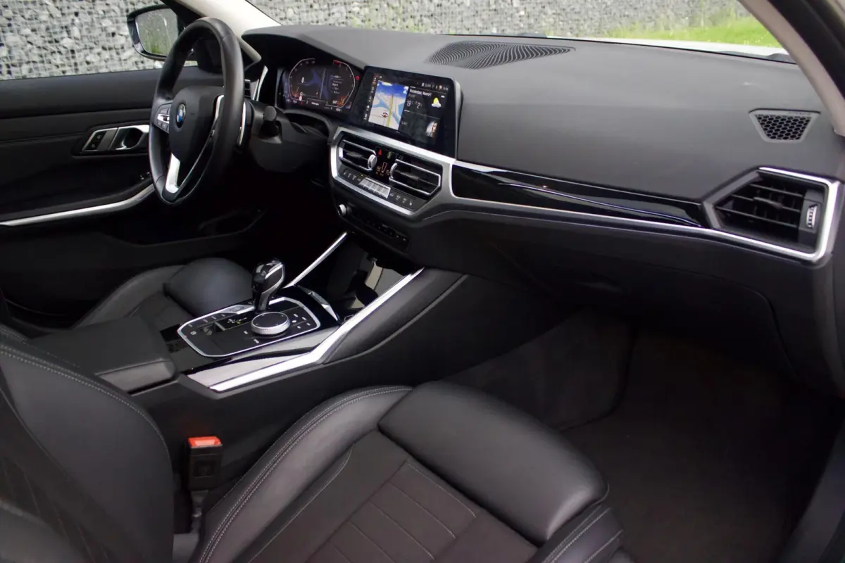 BMW 330i Touring|Pano - Parelmoer Wit - Live Cockpit - 1 Eig