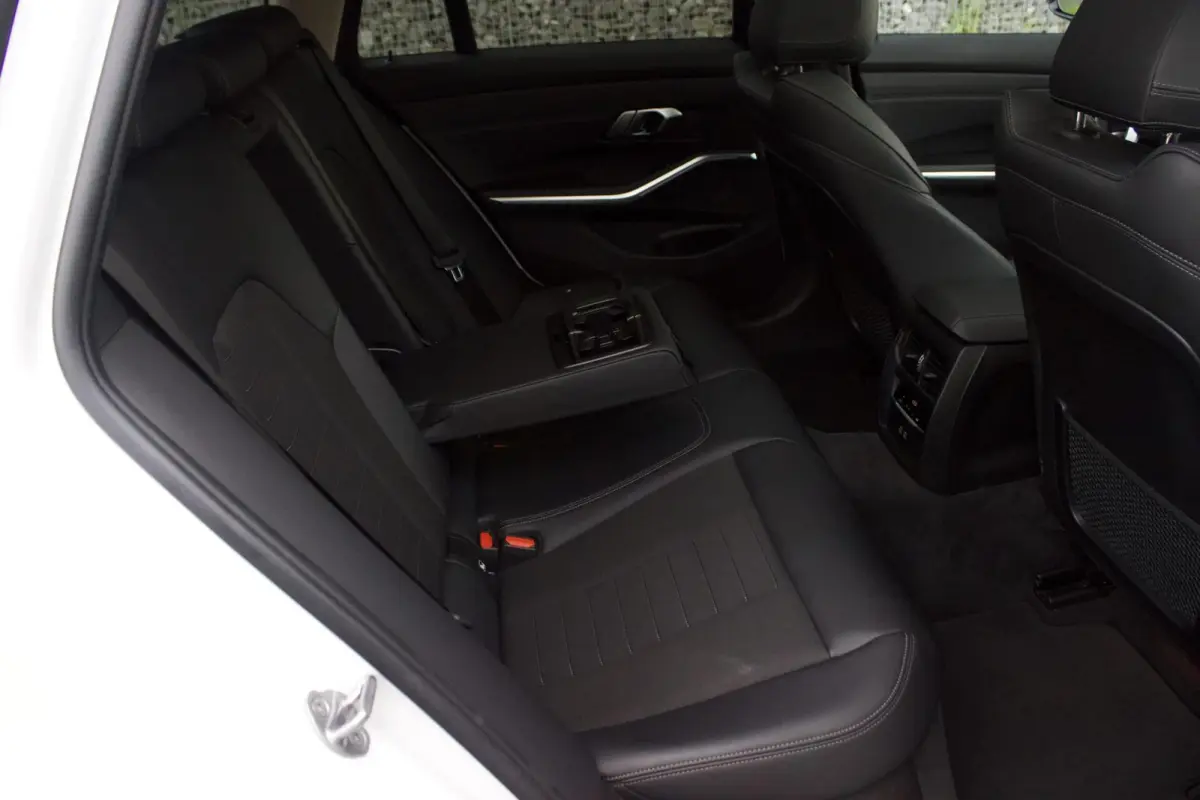 BMW 330i Touring|Pano - Parelmoer Wit - Live Cockpit - 1 Eig
