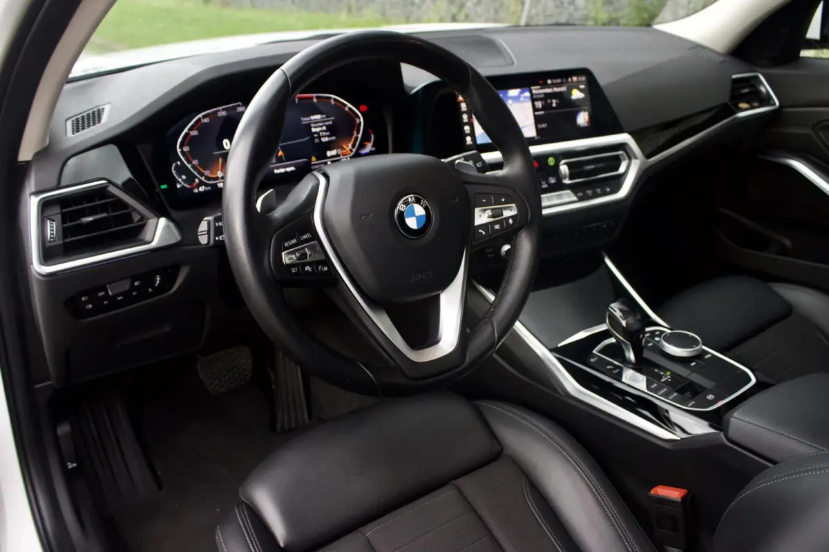 BMW 330i Touring|Pano - Parelmoer Wit - Live Cockpit - 1 Eig
