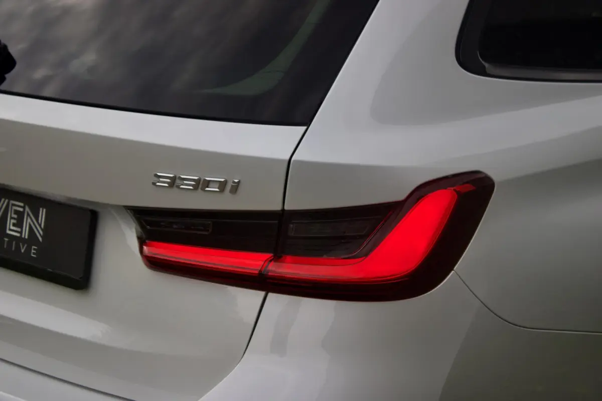 BMW 330i Touring|Pano - Parelmoer Wit - Live Cockpit - 1 Eig