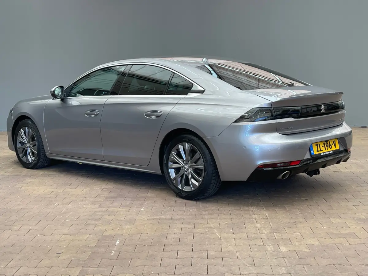 1.6 PureTech Blue Lease Allure Adaptieve Cruise | 17" Lichtmetaal | Trekhaak | Leder/Stof | Carplay | LED | Parkeersensoren | Navigatie | Achteruitrijcamera | Airco (automatisch) | Apple Car