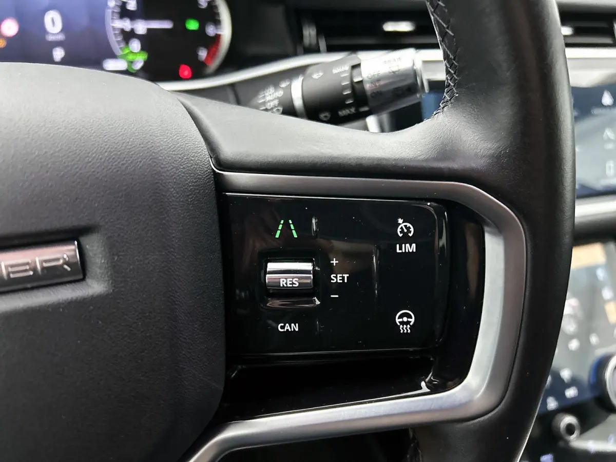 1.5 P300e AWD R-Dynamic S | Apple Carplay / Android Auto | 4x4 | Leder | Meridian Audio | Stoel/Stuurverwarming | Camera | Elektrische Achterklep | Voorruitverwarming | Elektrische Stoelen |