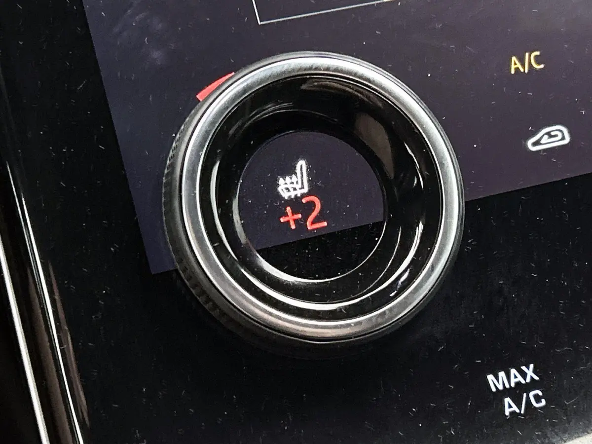 1.5 P300e AWD R-Dynamic S | Apple Carplay / Android Auto | 4x4 | Leder | Meridian Audio | Stoel/Stuurverwarming | Camera | Elektrische Achterklep | Voorruitverwarming | Elektrische Stoelen |