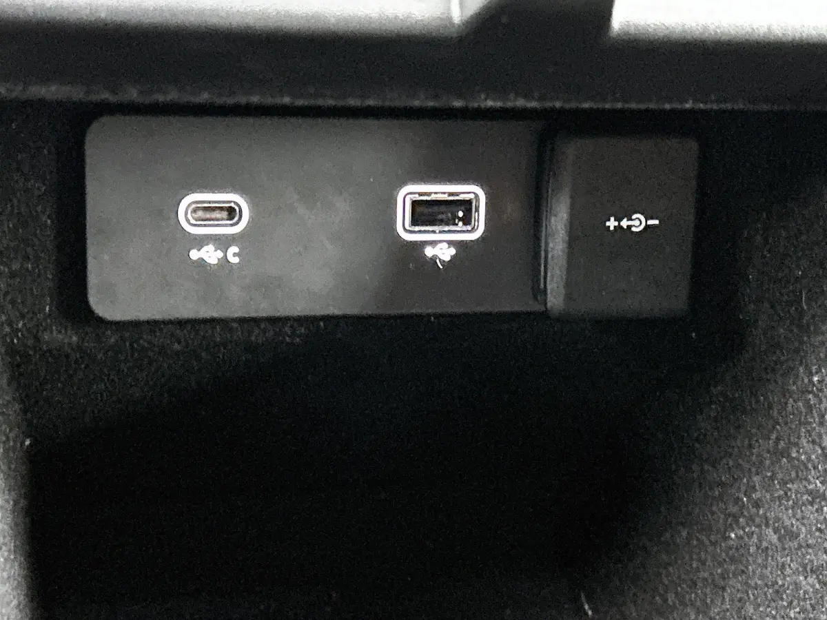 1.5 P300e AWD R-Dynamic S | Apple Carplay / Android Auto | 4x4 | Leder | Meridian Audio | Stoel/Stuurverwarming | Camera | Elektrische Achterklep | Voorruitverwarming | Elektrische Stoelen |