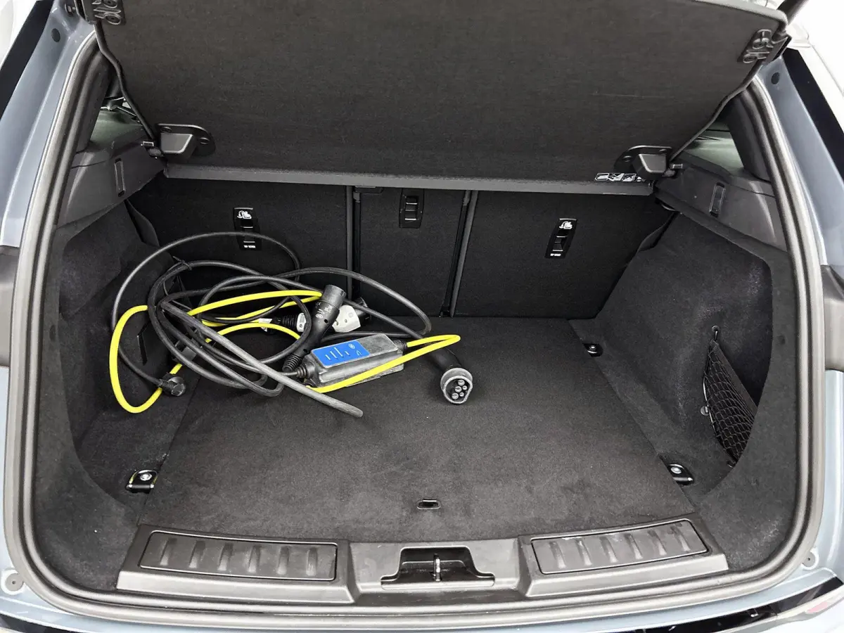 1.5 P300e AWD R-Dynamic S | Apple Carplay / Android Auto | 4x4 | Leder | Meridian Audio | Stoel/Stuurverwarming | Camera | Elektrische Achterklep | Voorruitverwarming | Elektrische Stoelen |