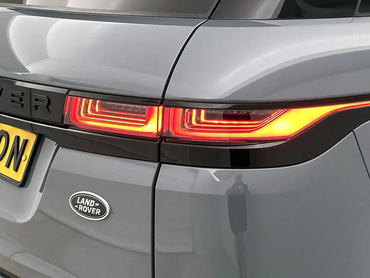 1.5 P300e AWD R-Dynamic S | Apple Carplay / Android Auto | 4x4 | Leder | Meridian Audio | Stoel/Stuurverwarming | Camera | Elektrische Achterklep | Voorruitverwarming | Elektrische Stoelen |