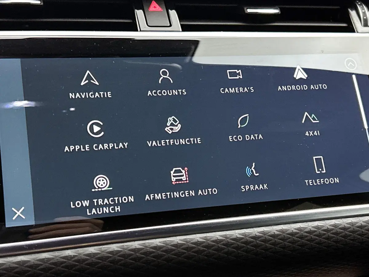 1.5 P300e AWD R-Dynamic S | Apple Carplay / Android Auto | 4x4 | Leder | Meridian Audio | Stoel/Stuurverwarming | Camera | Elektrische Achterklep | Voorruitverwarming | Elektrische Stoelen |