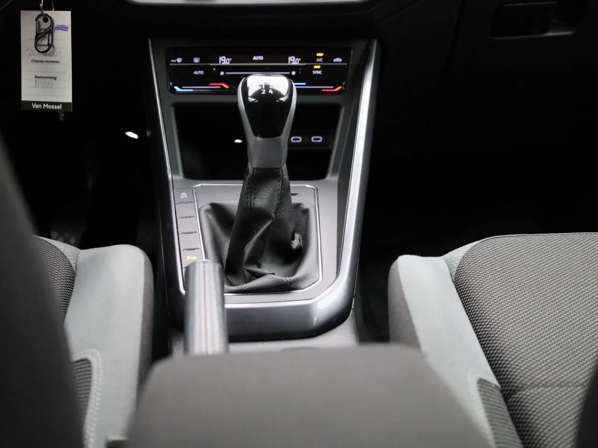 1.0 TSI Style | Apple carplay | IQ Light | Achteruitrijcamera | Virtual cockpit | Apple carplay | Climate control |