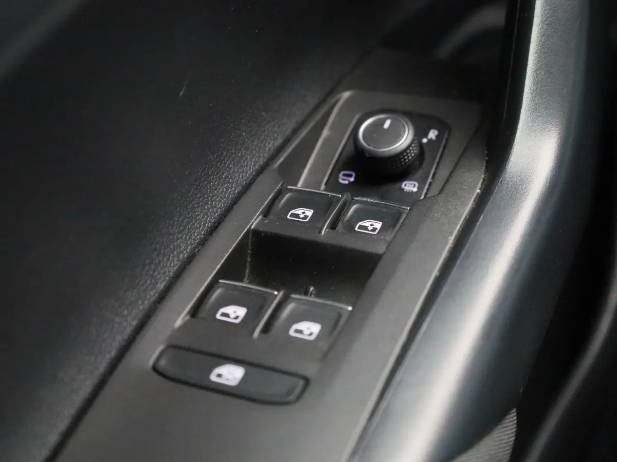 1.0 TSI Style | Apple carplay | IQ Light | Achteruitrijcamera | Virtual cockpit | Apple carplay | Climate control |