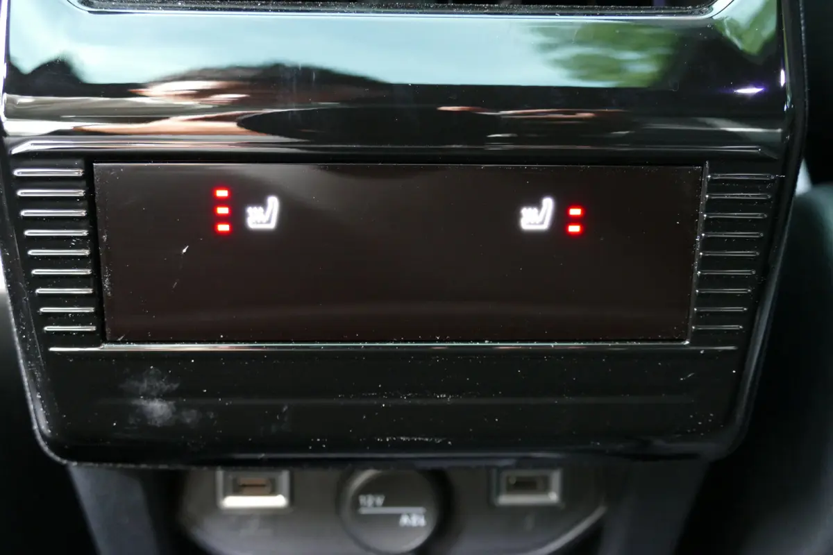 Ultimate - | Draadloze telefoonlader (Inductie) | Elektronische klimaatregeling met twee zones | LED dagrijverlichting