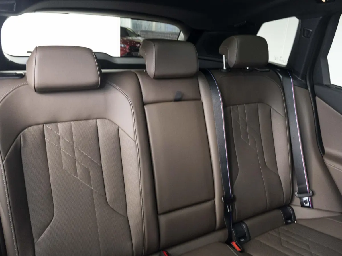 30e xDrive M Sportpakket Pro | Professional Pack | Premium Pack | Comfort Pack