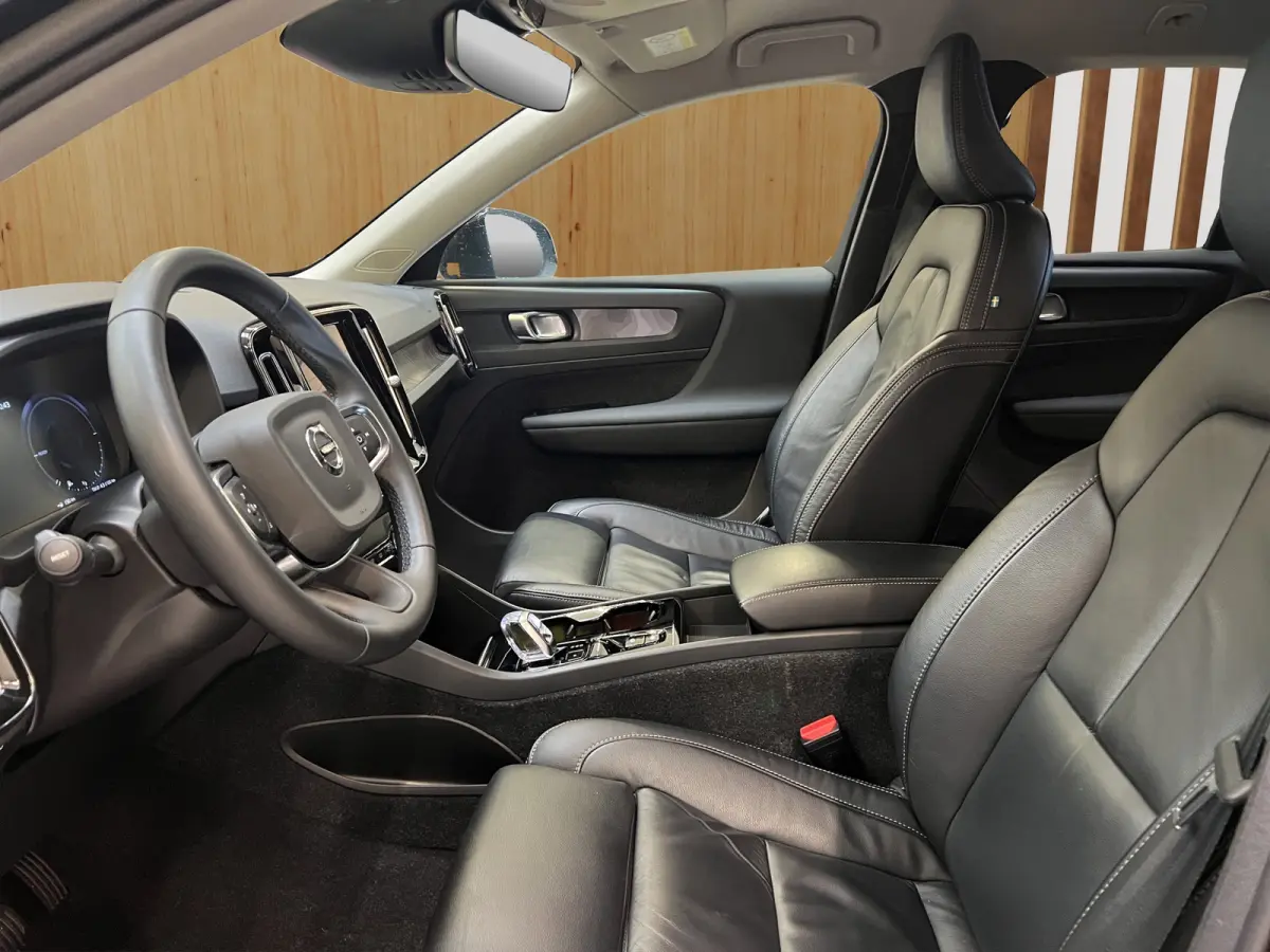 1.5 T4 Plug-in hybrid Plus Dark | BLIS | Camera | Stoelverwarming | Adaptieve Cruise Control | Lederen Bekleding |