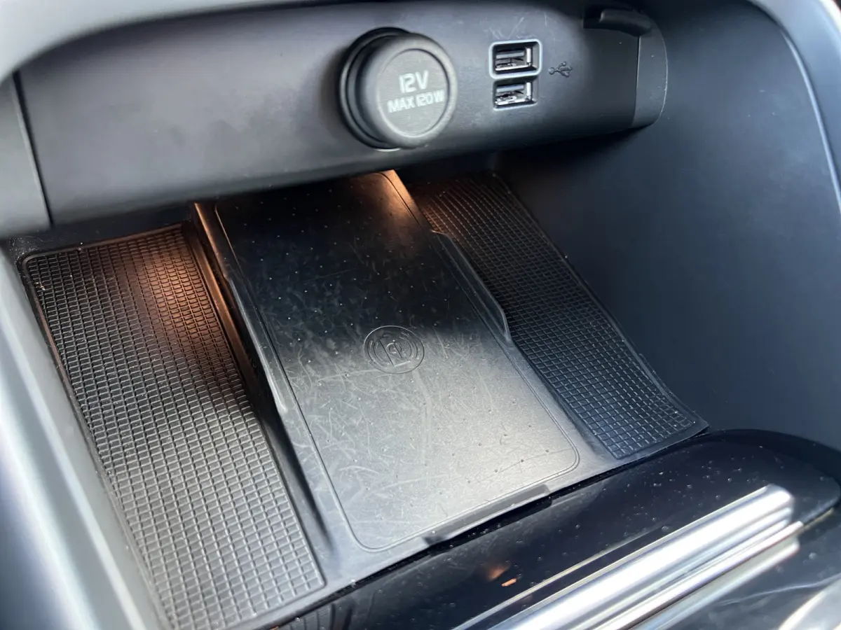 1.5 T4 Plug-in hybrid Plus Dark | BLIS | Camera | Stoelverwarming | Adaptieve Cruise Control | Lederen Bekleding |