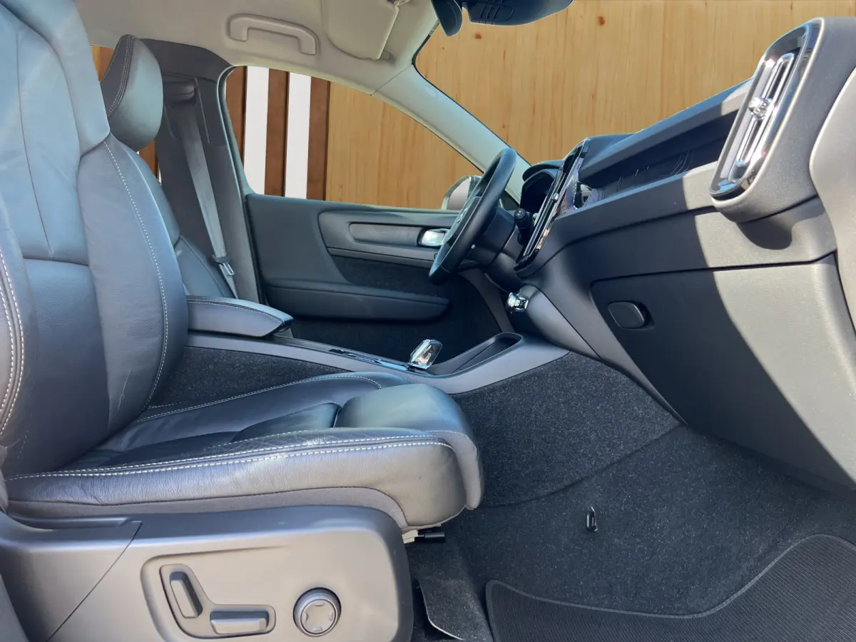 1.5 T4 Plug-in hybrid Plus Dark | BLIS | Camera | Stoelverwarming | Adaptieve Cruise Control | Lederen Bekleding |