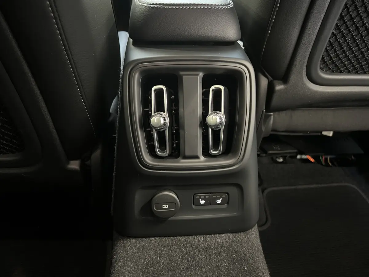 1.5 T4 Plug-in hybrid Plus Dark | BLIS | Camera | Stoelverwarming | Adaptieve Cruise Control | Lederen Bekleding |