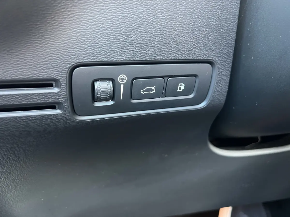 1.5 T4 Plug-in hybrid Plus Dark | BLIS | Camera | Stoelverwarming | Adaptieve Cruise Control | Lederen Bekleding |