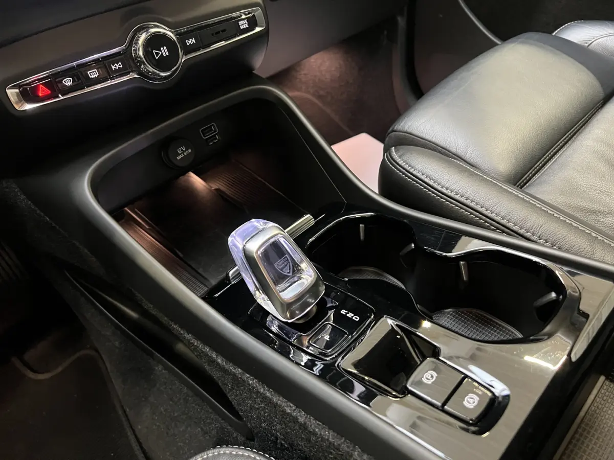 1.5 T4 Plug-in hybrid Plus Dark | BLIS | Camera | Stoelverwarming | Adaptieve Cruise Control | Lederen Bekleding |