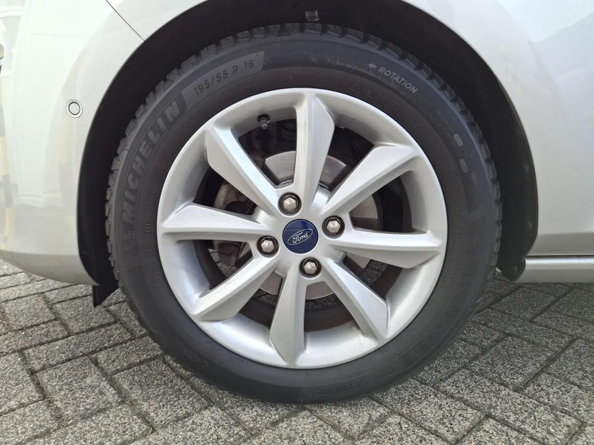 1.0 EcoBoost Titanium | Trekhaak | Adaptieve Cruise Control | 16'' LMV | Voorruitverwarming | Achteruitcamera | Climate Control | B&O Premium Sound | Parkeersensoren V+A |
