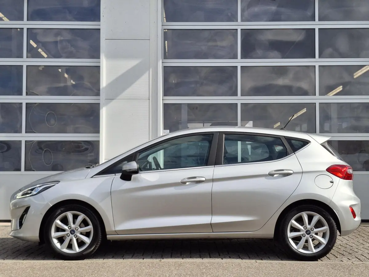 1.0 EcoBoost Titanium | Trekhaak | Adaptieve Cruise Control | 16'' LMV | Voorruitverwarming | Achteruitcamera | Climate Control | B&O Premium Sound | Parkeersensoren V+A |