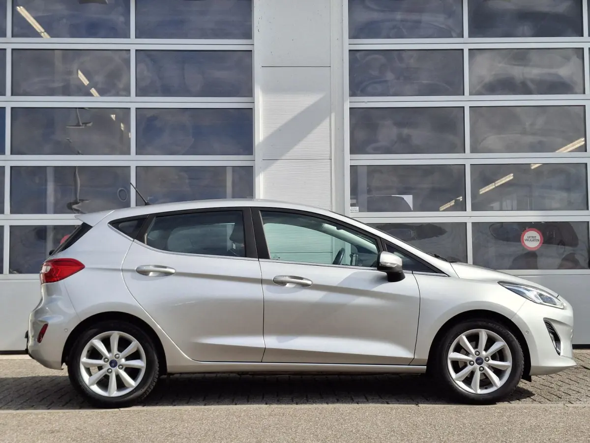 1.0 EcoBoost Titanium | Trekhaak | Adaptieve Cruise Control | 16'' LMV | Voorruitverwarming | Achteruitcamera | Climate Control | B&O Premium Sound | Parkeersensoren V+A |