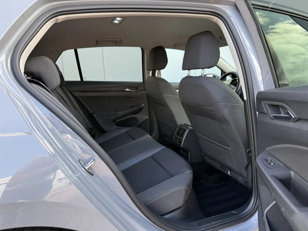 1.0 TSI 110pk Life | Camera | ACC | Lane | side assist