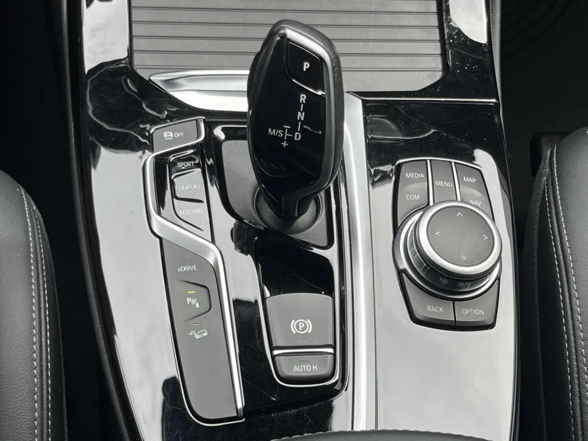 xDrive30e High Executive | xLine/Navi/Clima/Cruise/PDC/Privacy-Glass/20"/Sfeerverlichting/Apple CarPlay-Android Auto