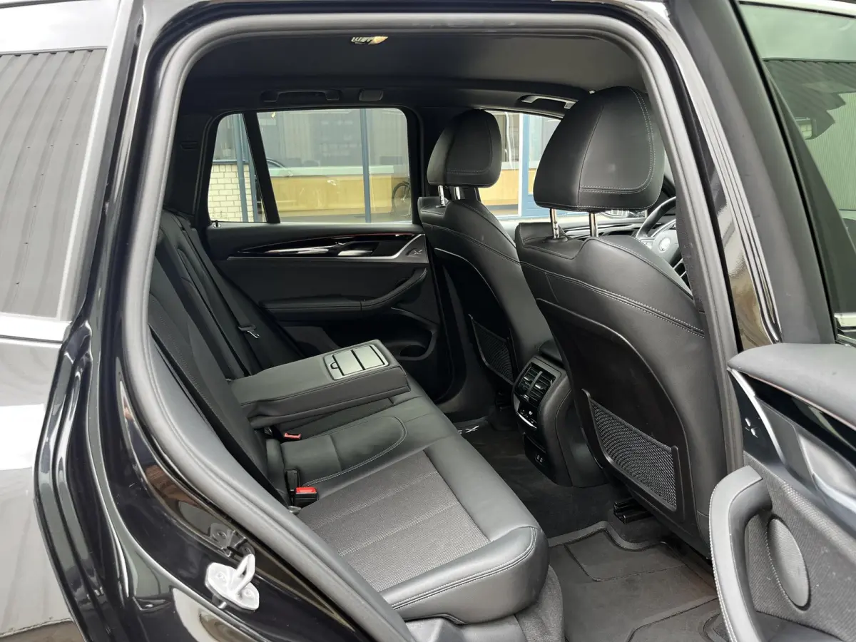 xDrive30e High Executive | xLine/Navi/Clima/Cruise/PDC/Privacy-Glass/20"/Sfeerverlichting/Apple CarPlay-Android Auto