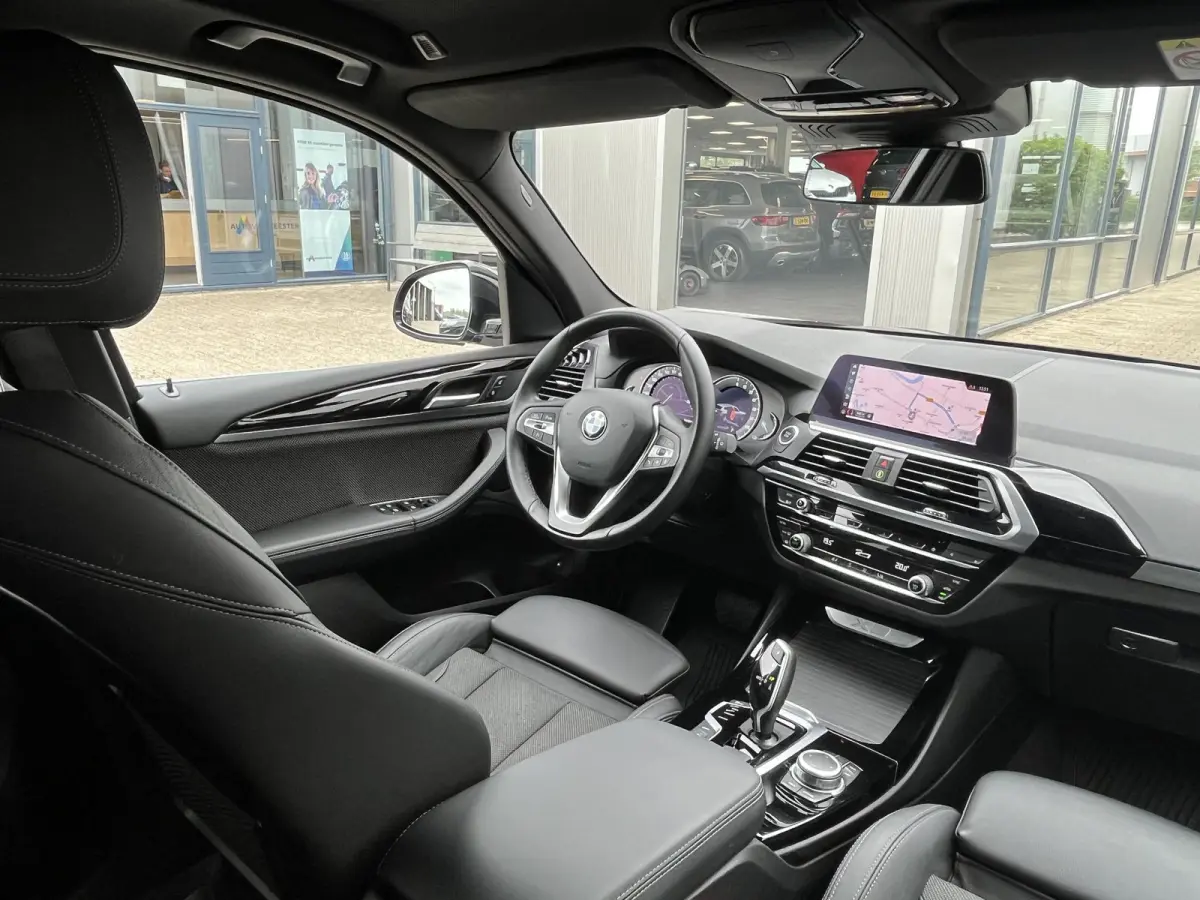xDrive30e High Executive | xLine/Navi/Clima/Cruise/PDC/Privacy-Glass/20"/Sfeerverlichting/Apple CarPlay-Android Auto