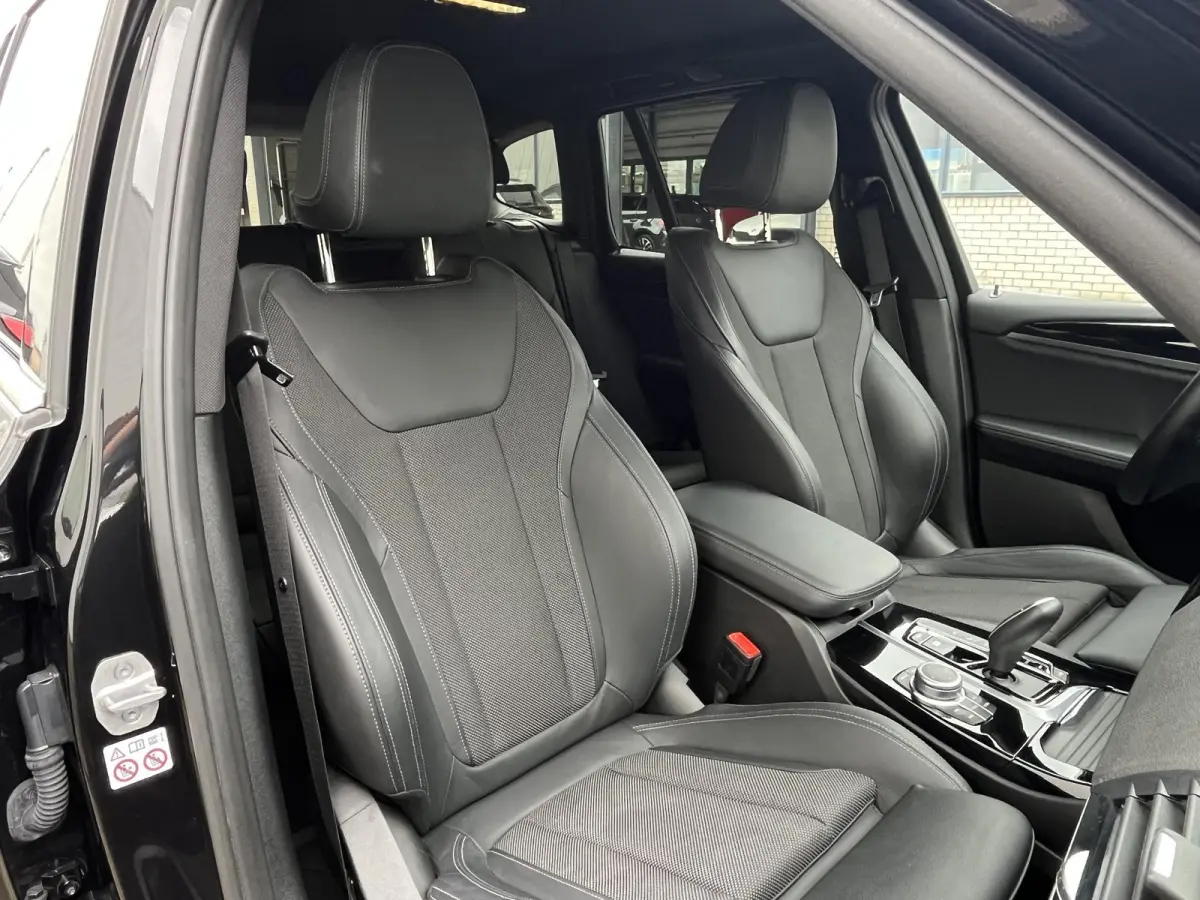xDrive30e High Executive | xLine/Navi/Clima/Cruise/PDC/Privacy-Glass/20"/Sfeerverlichting/Apple CarPlay-Android Auto