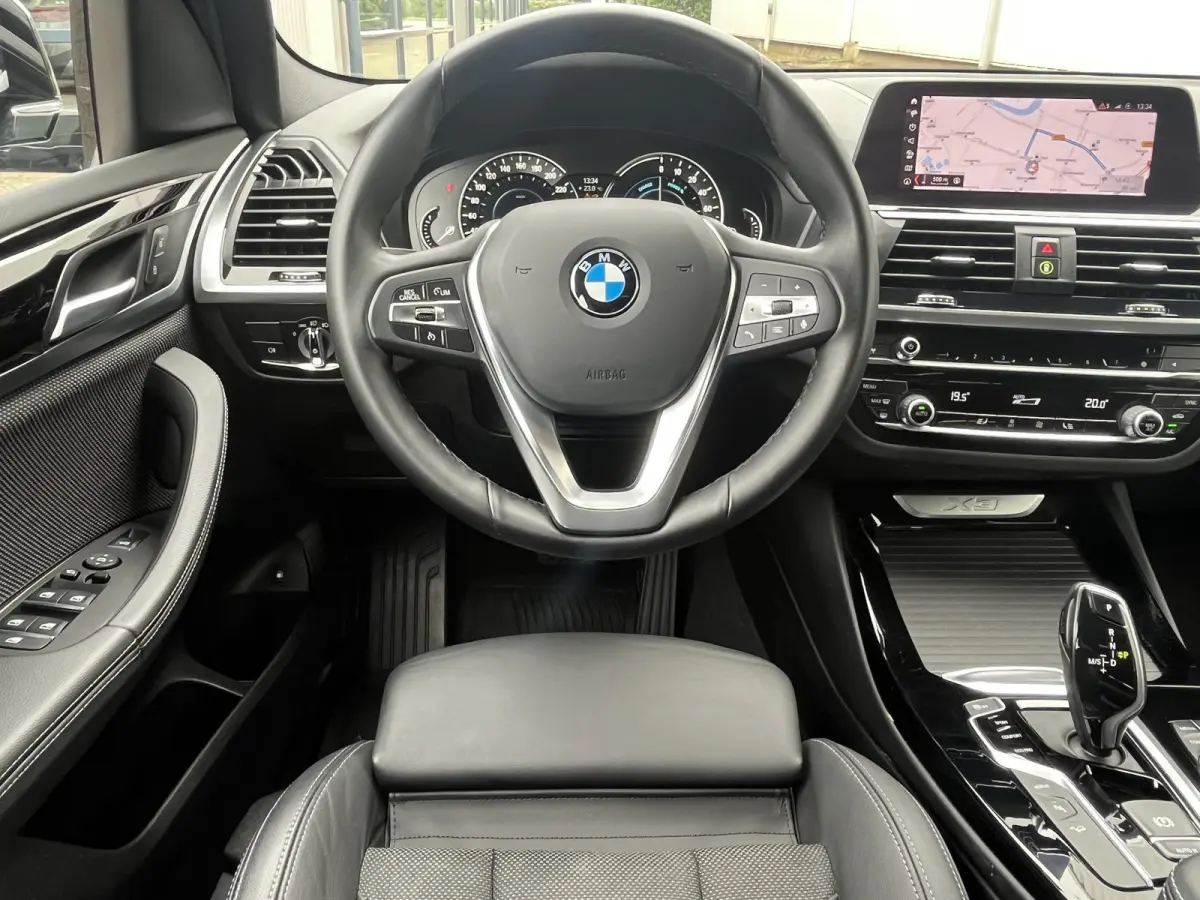 xDrive30e High Executive | xLine/Navi/Clima/Cruise/PDC/Privacy-Glass/20"/Sfeerverlichting/Apple CarPlay-Android Auto