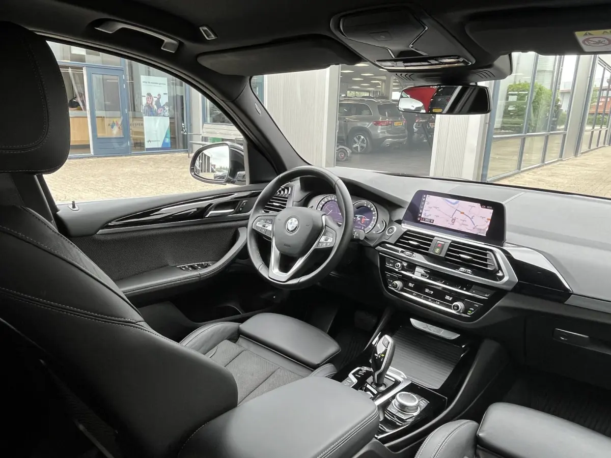 xDrive30e High Executive | xLine/Navi/Clima/Cruise/PDC/Privacy-Glass/20"/Sfeerverlichting/Apple CarPlay-Android Auto