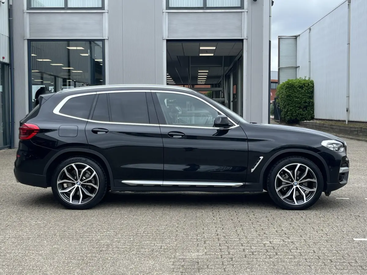 xDrive30e High Executive | xLine/Navi/Clima/Cruise/PDC/Privacy-Glass/20"/Sfeerverlichting/Apple CarPlay-Android Auto