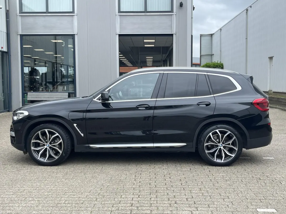 xDrive30e High Executive | xLine/Navi/Clima/Cruise/PDC/Privacy-Glass/20"/Sfeerverlichting/Apple CarPlay-Android Auto