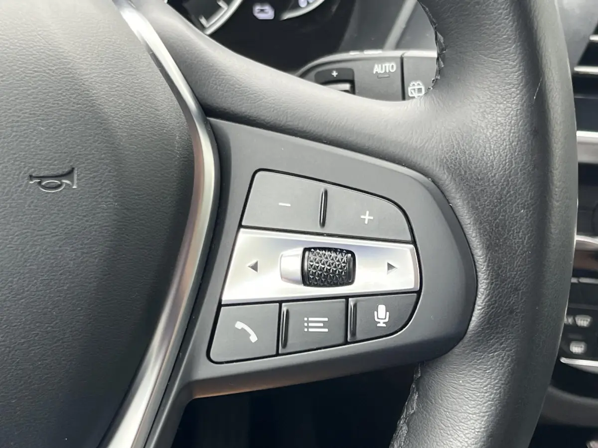xDrive30e High Executive | xLine/Navi/Clima/Cruise/PDC/Privacy-Glass/20"/Sfeerverlichting/Apple CarPlay-Android Auto
