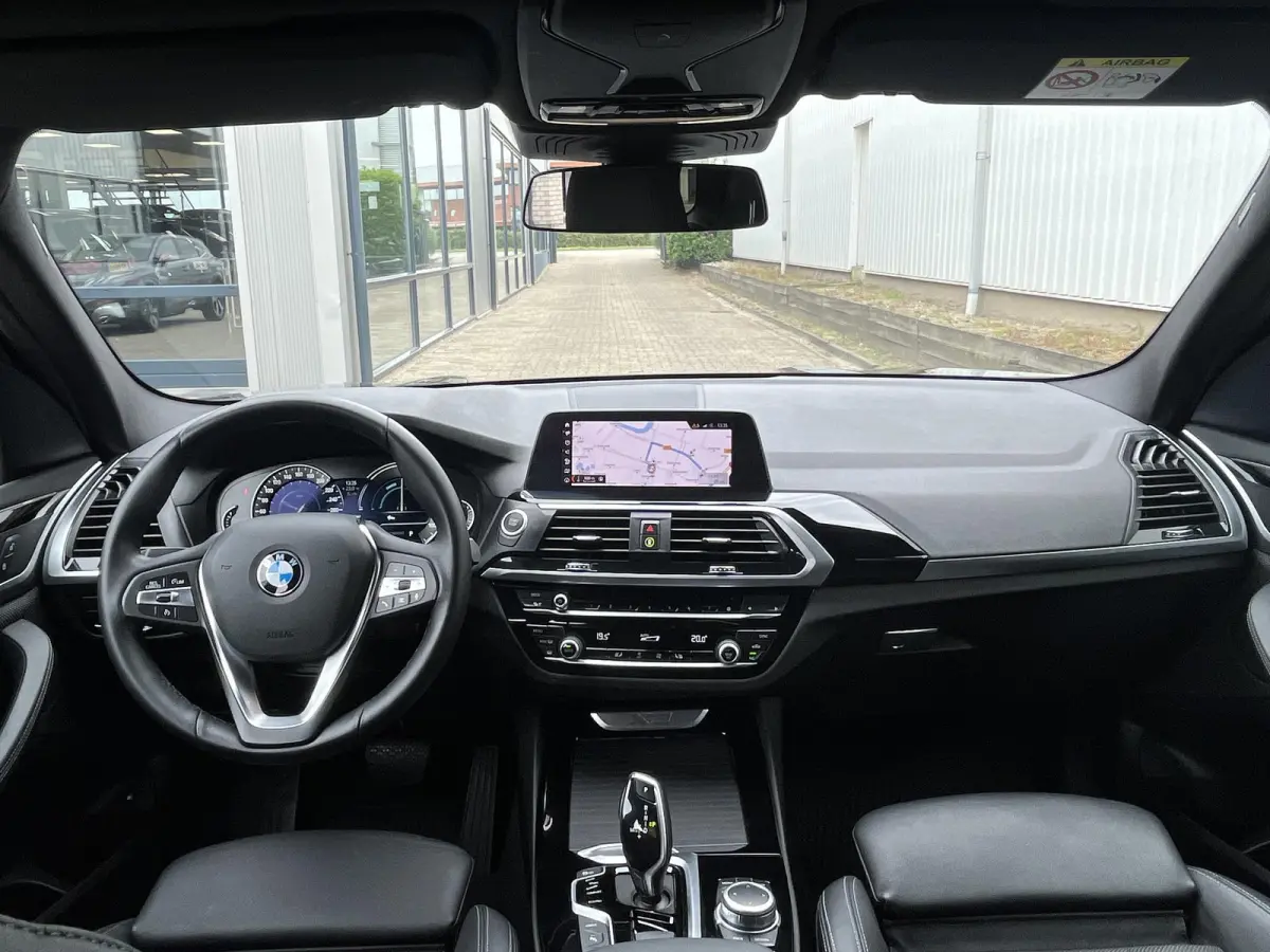 xDrive30e High Executive | xLine/Navi/Clima/Cruise/PDC/Privacy-Glass/20"/Sfeerverlichting/Apple CarPlay-Android Auto