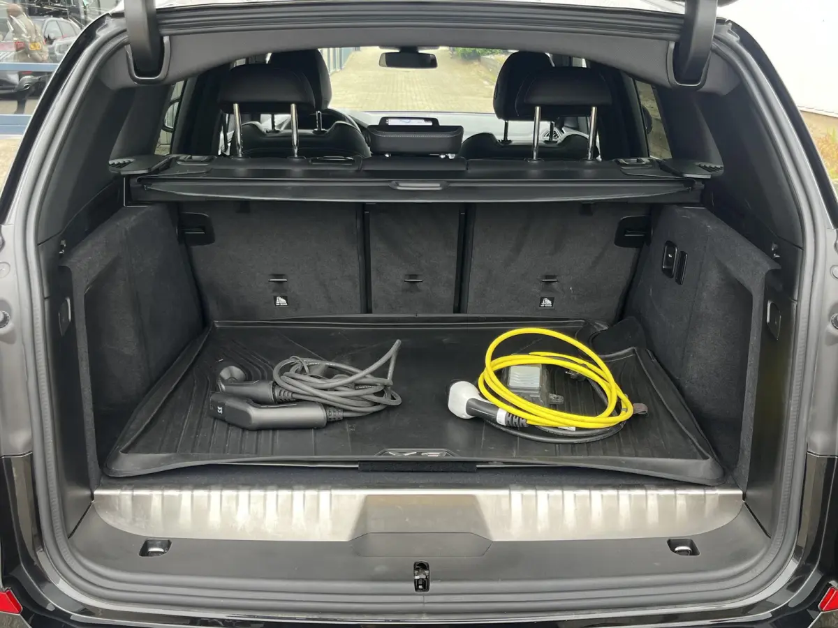 xDrive30e High Executive | xLine/Navi/Clima/Cruise/PDC/Privacy-Glass/20"/Sfeerverlichting/Apple CarPlay-Android Auto