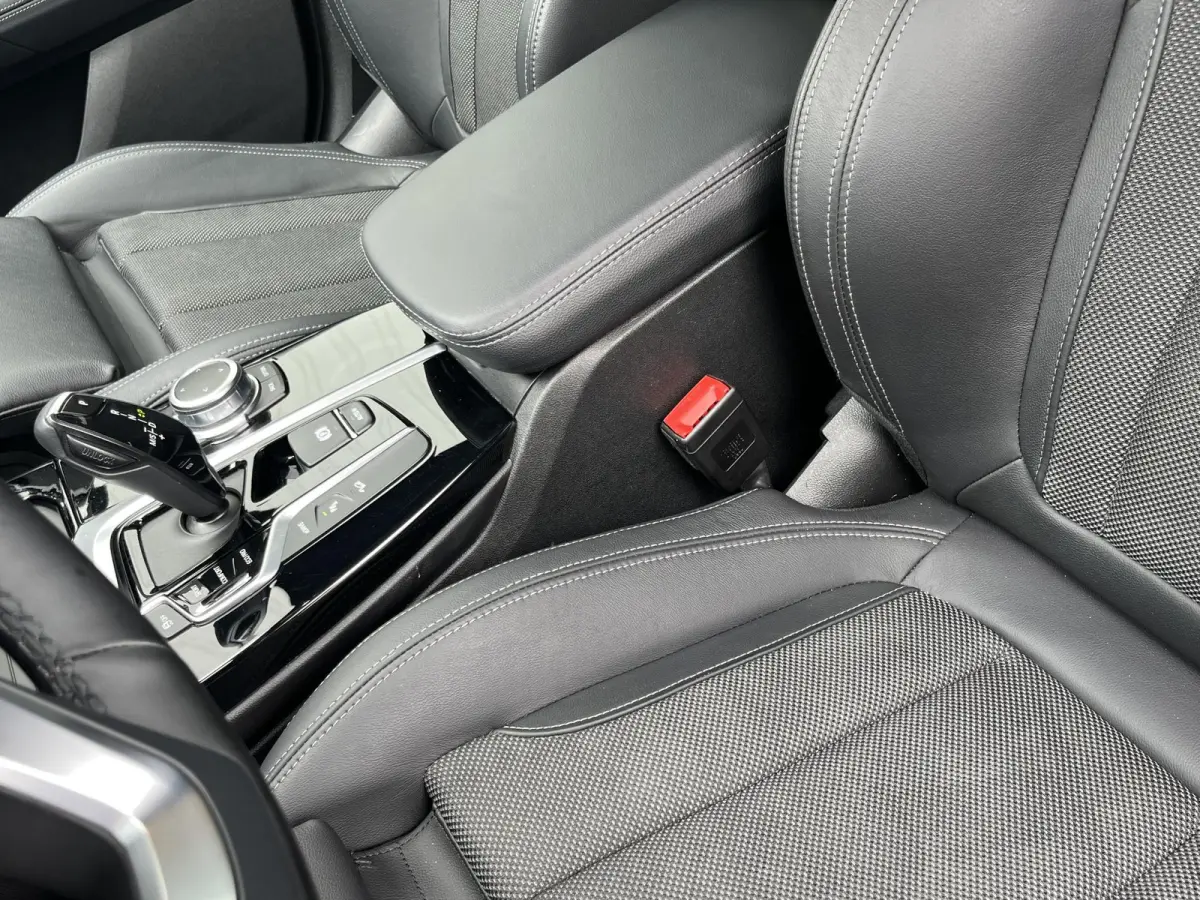 xDrive30e High Executive | xLine/Navi/Clima/Cruise/PDC/Privacy-Glass/20"/Sfeerverlichting/Apple CarPlay-Android Auto