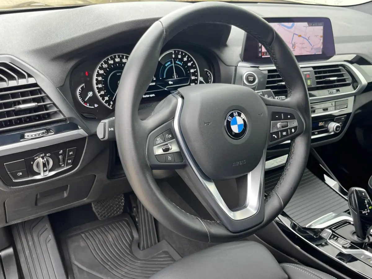 xDrive30e High Executive | xLine/Navi/Clima/Cruise/PDC/Privacy-Glass/20"/Sfeerverlichting/Apple CarPlay-Android Auto