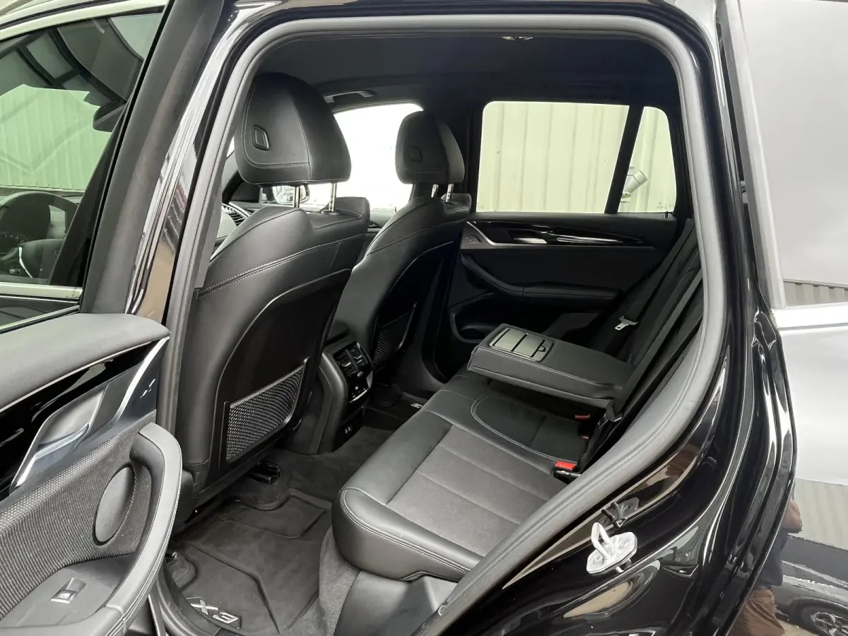 xDrive30e High Executive | xLine/Navi/Clima/Cruise/PDC/Privacy-Glass/20"/Sfeerverlichting/Apple CarPlay-Android Auto
