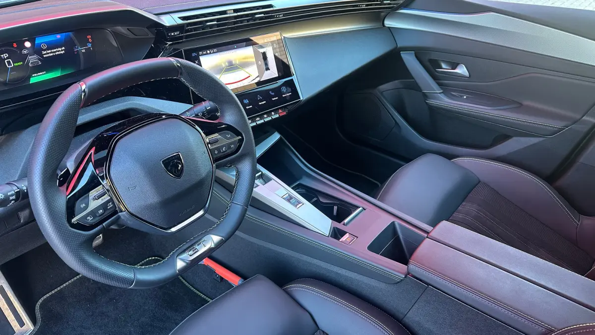 GT Avantage 58 kWh | Apple Carplay / Android Auto | Adaptieve Cruise Control | 360° Camera | Stoelverwarming Voor | Stuurverwarming | Navigatie | Elektrische achterklep | Achteruitrijcamera