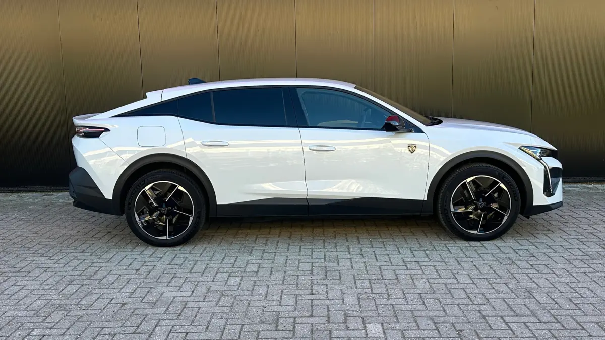 GT Avantage 58 kWh | Apple Carplay / Android Auto | Adaptieve Cruise Control | 360° Camera | Stoelverwarming Voor | Stuurverwarming | Navigatie | Elektrische achterklep | Achteruitrijcamera