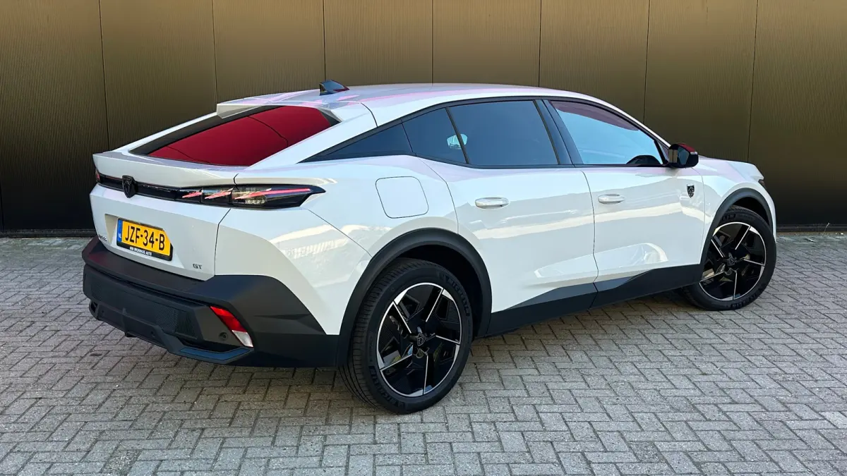 GT Avantage 58 kWh | Apple Carplay / Android Auto | Adaptieve Cruise Control | 360° Camera | Stoelverwarming Voor | Stuurverwarming | Navigatie | Elektrische achterklep | Achteruitrijcamera