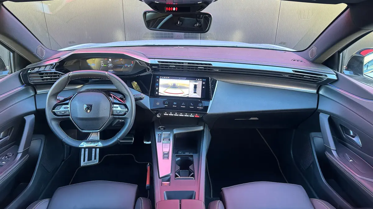 GT Avantage 58 kWh | Apple Carplay / Android Auto | Adaptieve Cruise Control | 360° Camera | Stoelverwarming Voor | Stuurverwarming | Navigatie | Elektrische achterklep | Achteruitrijcamera